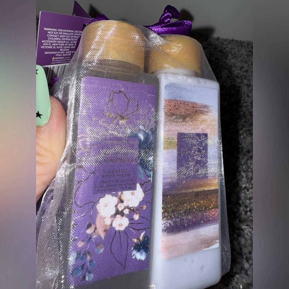 Purple body care gift set NWT - Picture 5 of 6